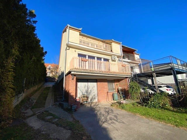 Eladó családi ház, Pécsett 99 M Ft, 2 szobás