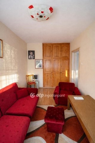 Eladó panellakás, Egerben 44.9 M Ft, 3 szobás