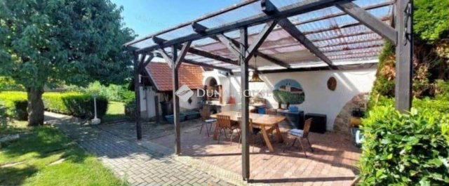 Eladó családi ház, Szántódon 109.5 M Ft, 6 szobás