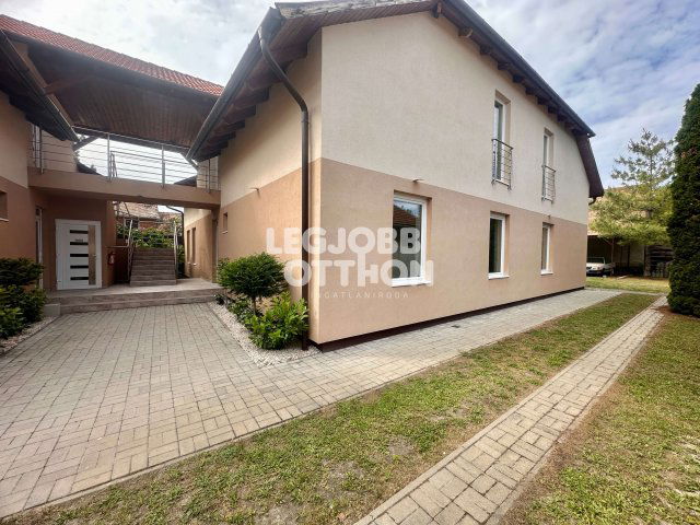Kiadó téglalakás, albérlet, Cegléden 300 E Ft / hó, 3 szobás