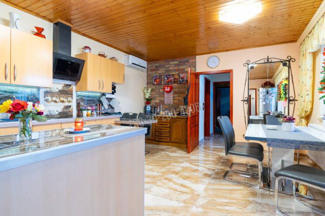 Eladó családi ház, Károlyházán 99.99 M Ft, 5 szobás