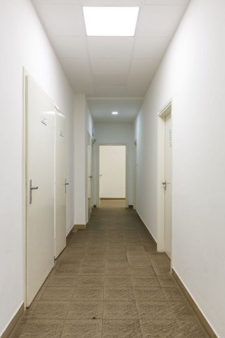 Kiadó üzlethelyiség, Debrecenben 750 E Ft / hó