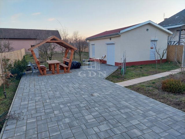 Eladó családi ház, Újfehértón 24.99 M Ft, 1 szobás