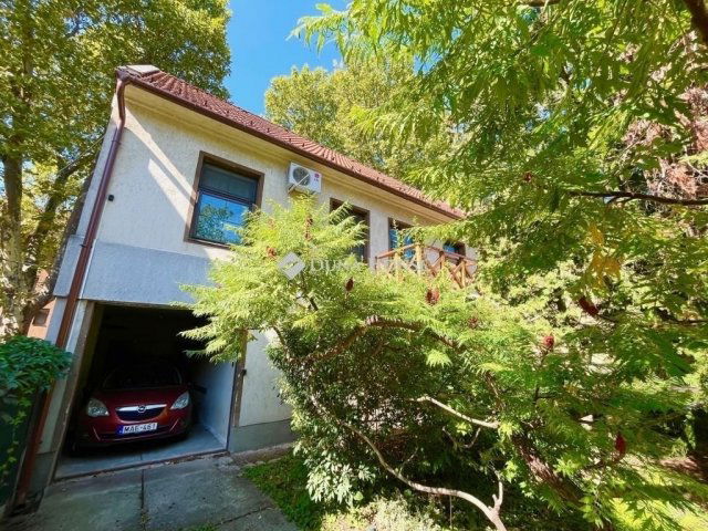 Eladó családi ház, Székesfehérvárott 159.9 M Ft, 4 szobás