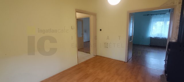 Eladó családi ház, Deszken 64.99 M Ft, 3 szobás