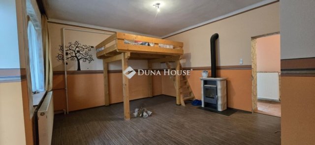 Eladó ikerház, Előszálláson 38 M Ft, 6 szobás