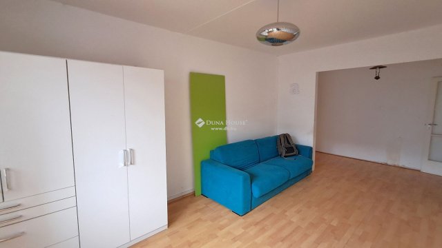 Eladó panellakás, Szombathelyen 32 M Ft, 2 szobás