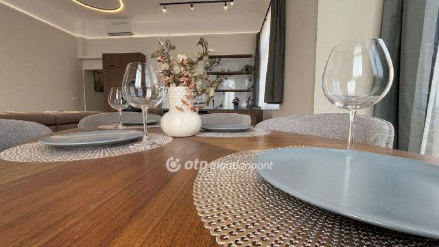 Eladó téglalakás, Budapesten, VII. kerületben 175 M Ft, 5 szobás