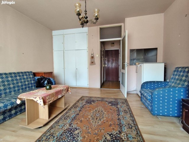 Eladó panellakás, Dombóváron 18.9 M Ft, 1 szobás