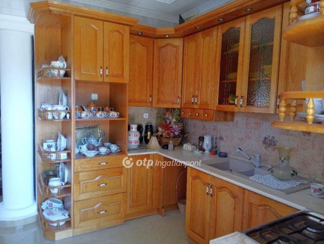 Eladó családi ház, Dombóváron 52 M Ft, 5 szobás