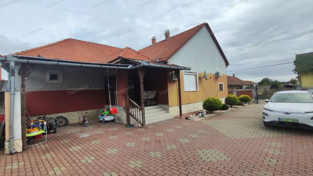 Eladó családi ház, Nyírcsaholyon 49.99 M Ft, 3 szobás