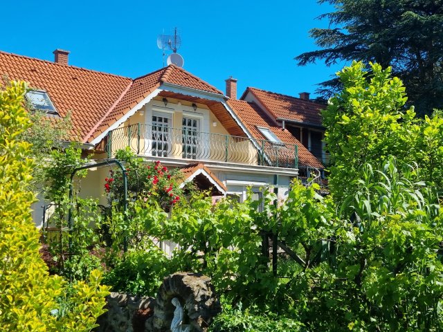 Eladó családi ház, Cserszegtomajon 94.9 M Ft, 9 szobás
