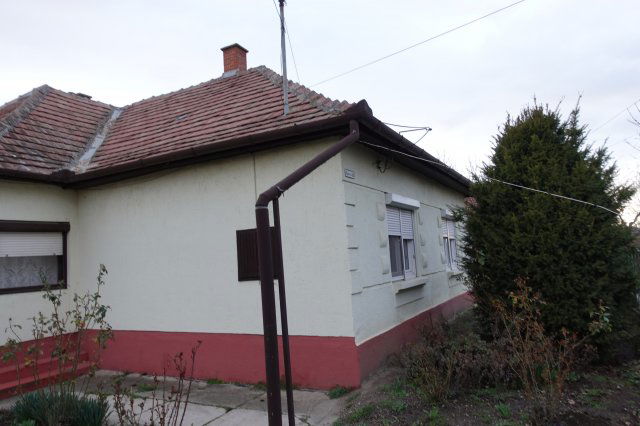 Eladó családi ház, Sárbogárdon 32.5 M Ft, 3 szobás