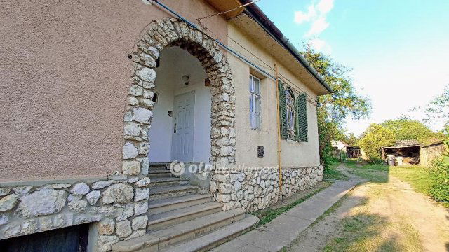 Eladó téglalakás, Gödöllőn 44.9 M Ft, 2 szobás
