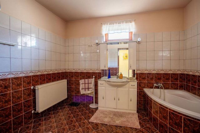 Eladó családi ház, Szigetszentmiklóson 94.9 M Ft, 4+1 szobás