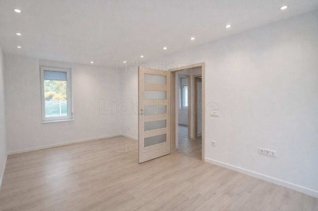 Eladó téglalakás, Balatonberényben 149 M Ft, 6 szobás