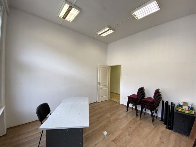 Kiadó iroda, Kaposváron, Fő utcában 44 E Ft / hó, 1 szobás