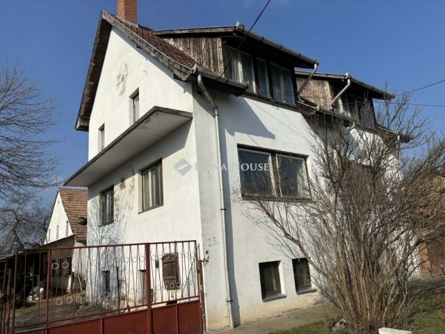 Eladó családi ház, Szegeden 89.95 M Ft, 9 szobás