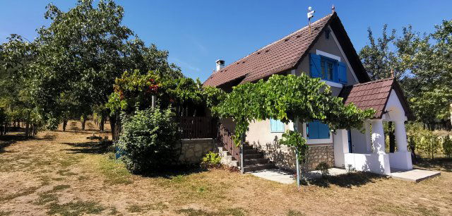 Eladó nyaraló, Kisapátiban 99 M Ft, 3 szobás