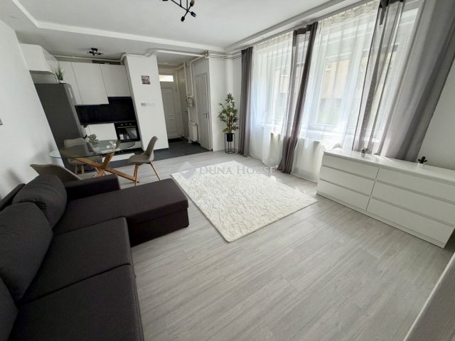 Eladó téglalakás, Pécsett, János utcában 49.99 M Ft, 2 szobás