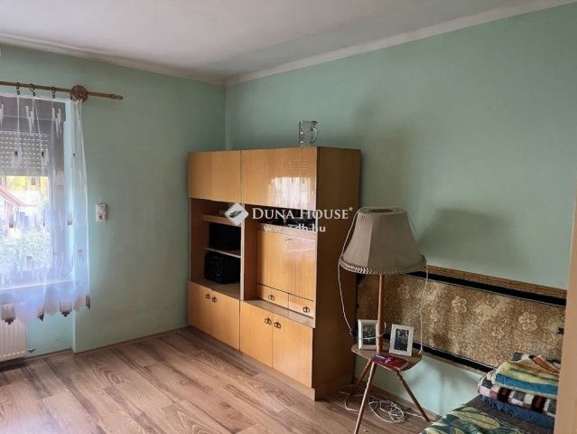 Eladó családi ház, Pécsett 82.9 M Ft, 2 szobás