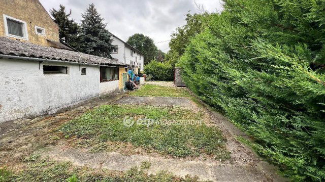 Eladó téglalakás, Pápán 39 M Ft, 2 szobás