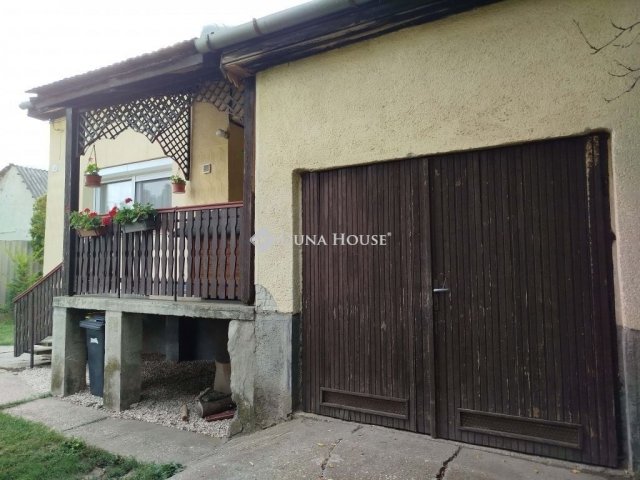 Eladó családi ház, Kápolnásnyéken 125 M Ft, 6 szobás