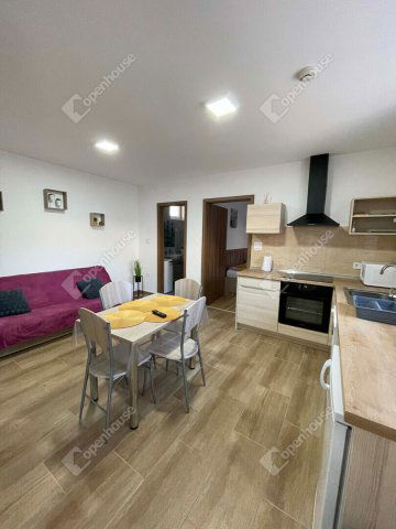 Eladó családi ház, Csongrádon 165 M Ft, 8 szobás