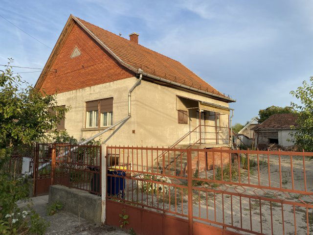 Eladó családi ház, Izsákon 37.5 M Ft, 3 szobás