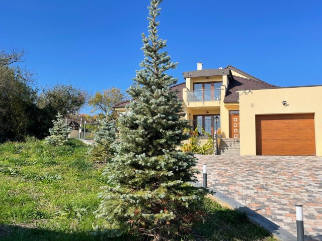 Eladó családi ház, Cserszegtomajon 249 M Ft, 7+3 szobás