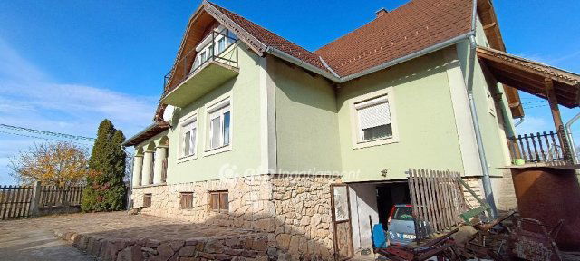 Eladó családi ház, Monostorapátin 89.9 M Ft, 7 szobás