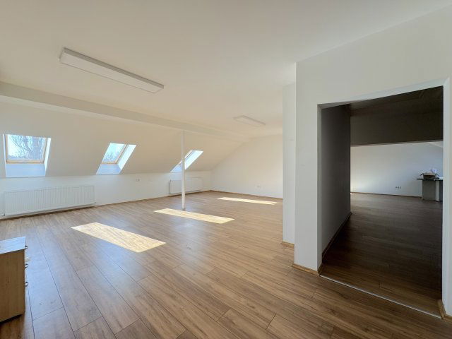 Kiadó iroda, Pécsett, Basamalom úton 350 E Ft / hó