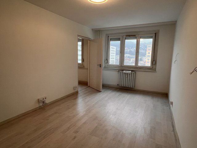 Eladó panellakás, Budapesten, III. kerületben, Szőlő utcában