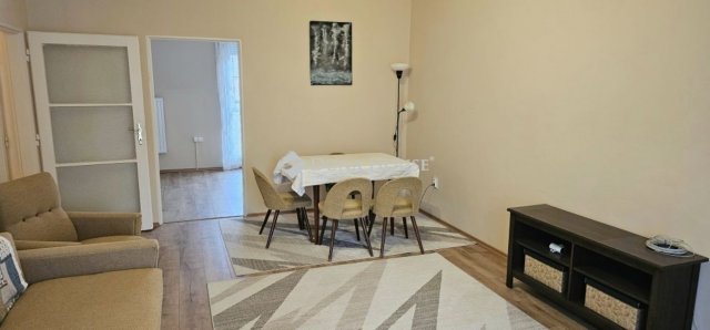 Eladó panellakás, Pécsett 43.5 M Ft, 2 szobás