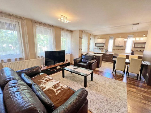 Kiadó téglalakás, albérlet, Debrecenben 300 E Ft / hó, 3 szobás