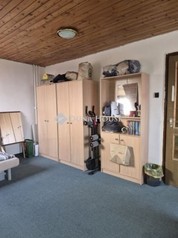 Eladó családi ház, Pécsett 79.9 M Ft, 6 szobás