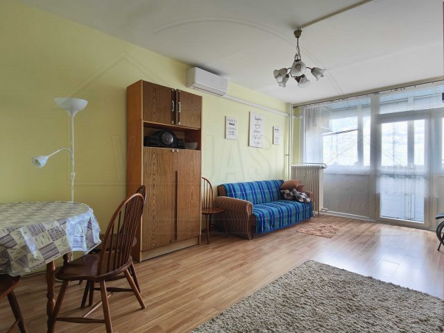 Eladó panellakás, Pécsett, Szabadság utcában 46.9 M Ft