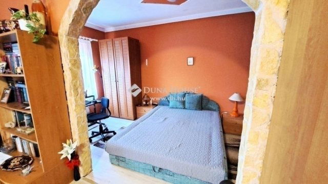 Eladó családi ház, Mendén 65.9 M Ft, 2 szobás