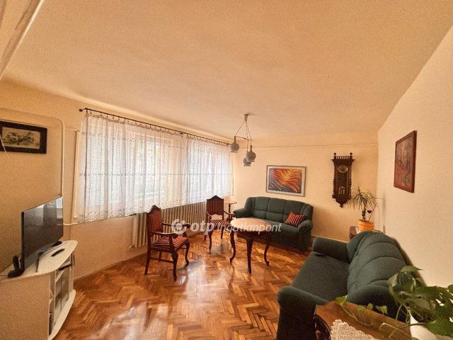 Eladó családi ház, Szolnokon 49 M Ft, 4 szobás