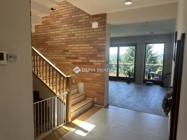 Eladó családi ház, Piliscsabán 198 M Ft, 5 szobás