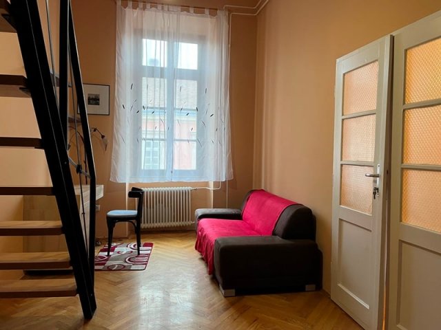 Kiadó téglalakás, albérlet, Pécsett, Alkotmány utcában