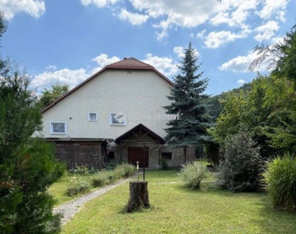 Eladó családi ház, Pilismaróton, Miklós Deák utcában