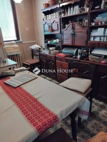 Eladó családi ház, Pécsett 85 M Ft, 4 szobás