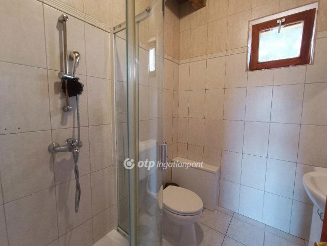 Eladó családi ház, Vértesbogláron 89.9 M Ft, 8 szobás