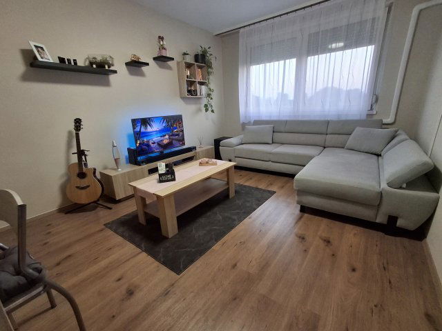 Eladó panellakás, Makón 37.4 M Ft, 2 szobás