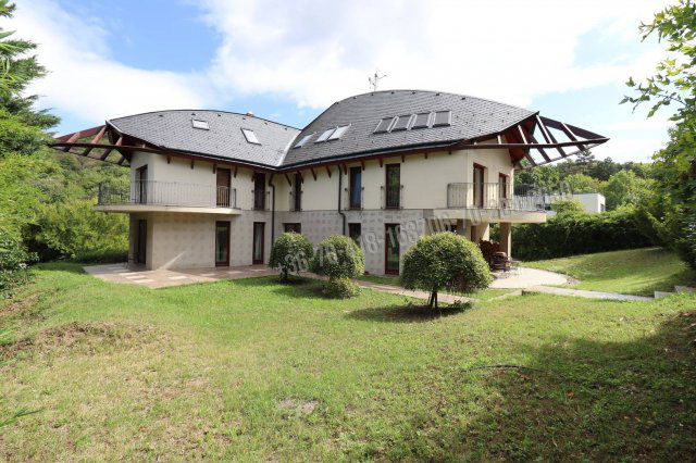 Eladó családi ház, Budapesten, II. kerületben 565.7 M Ft