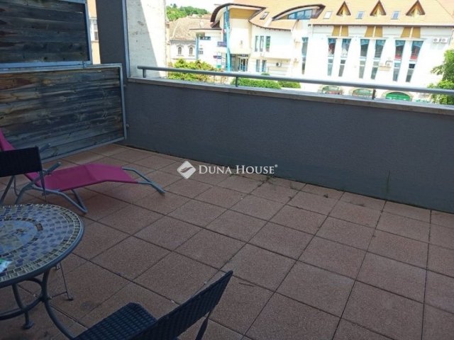 Kiadó téglalakás, albérlet, Pécsett 350 E Ft / hó, 1 szobás