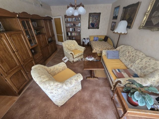 Eladó téglalakás, Baján 40.8 M Ft, 2 szobás