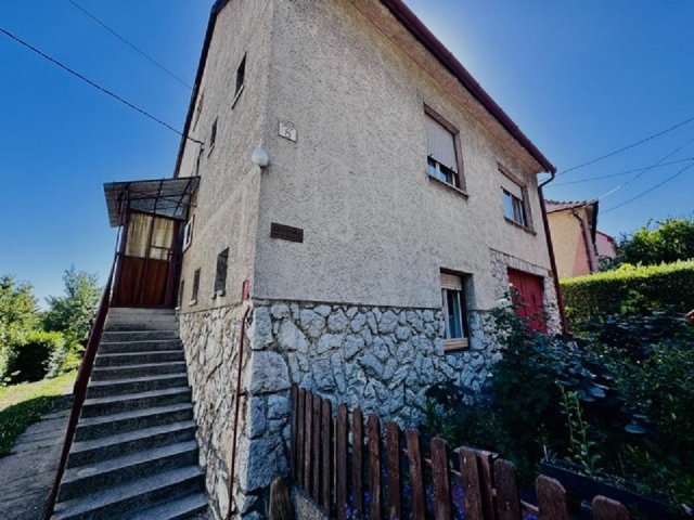 Eladó családi ház, Pécsett 89.9 M Ft, 4+1 szobás