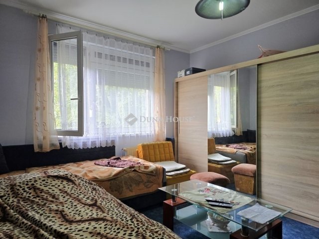 Eladó panellakás, Pécsett 47.9 M Ft, 2 szobás